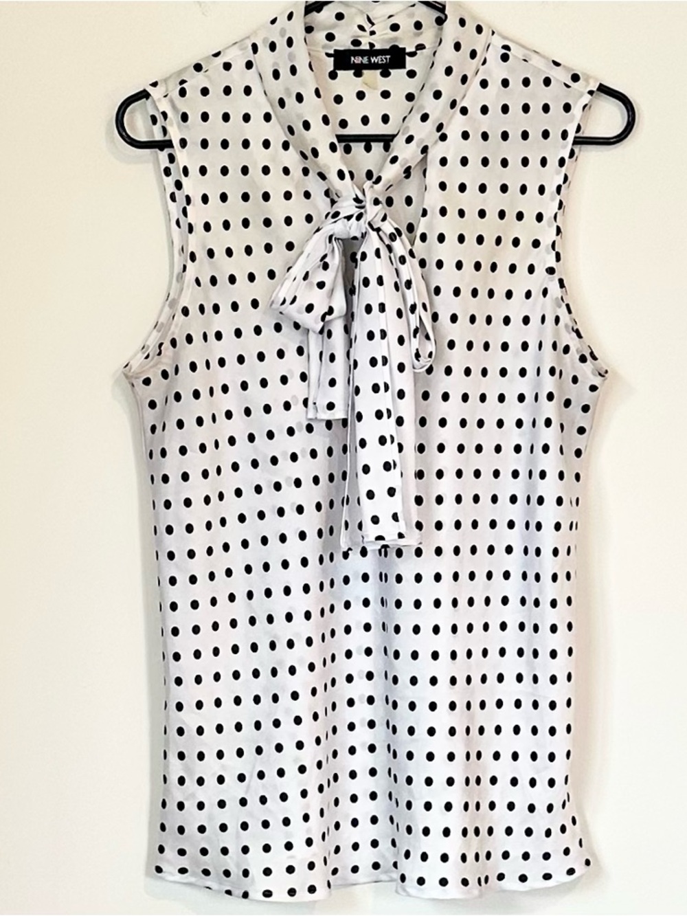 Nine West White Polka Dot Tie-Neck Sleeveless Blouse - Size: Large